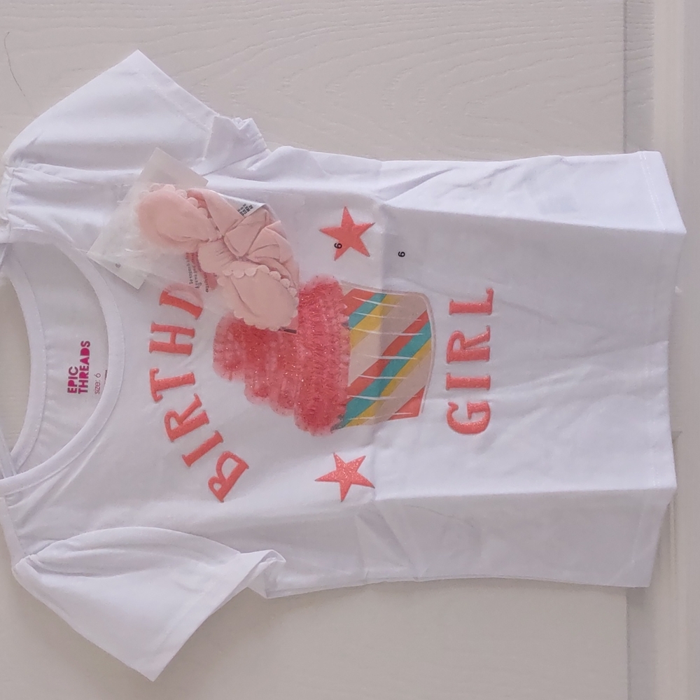 Tshirt bright white.